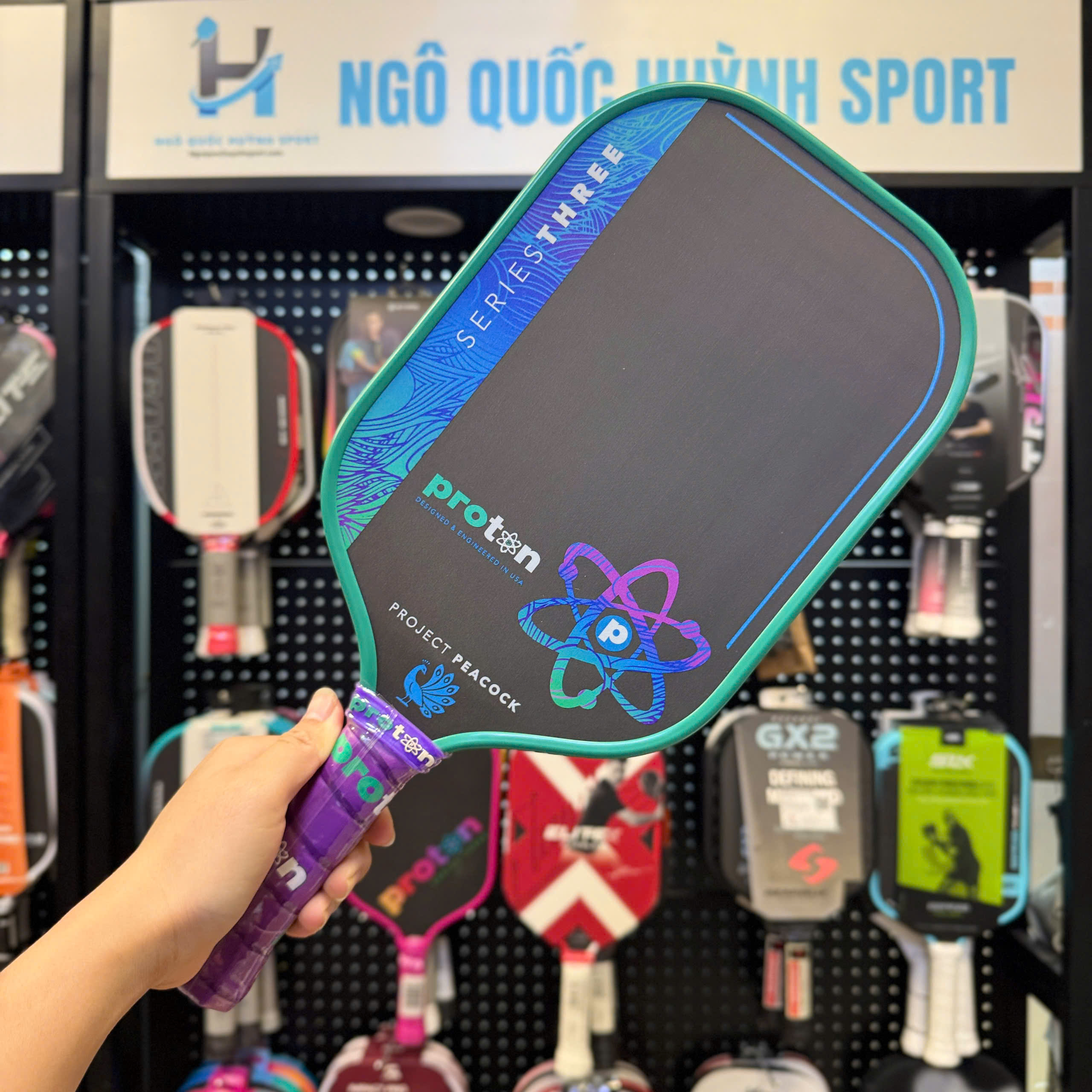 Vợt Pickleball Proton Series Three - Project Peacock Elongated 15mm